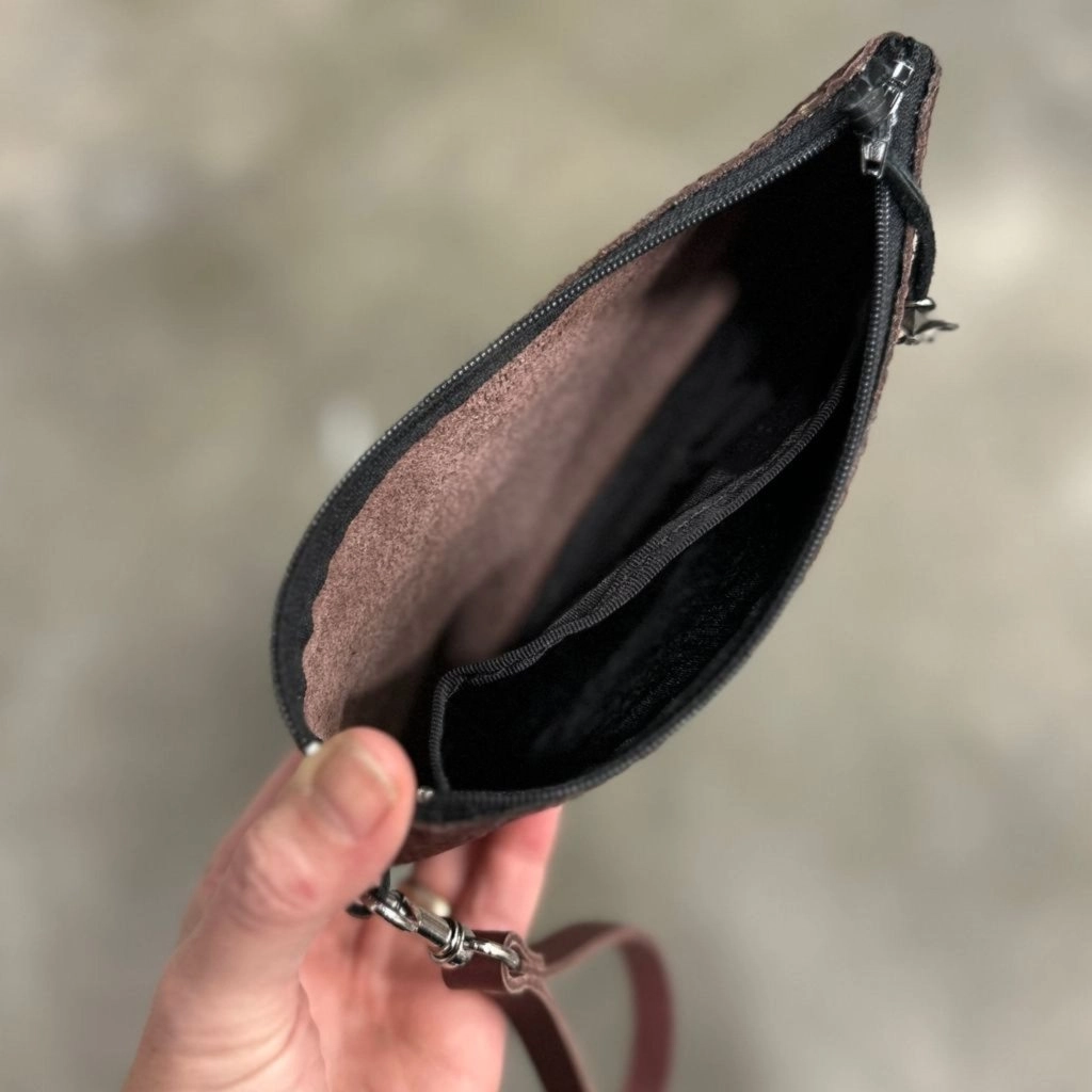 HAPPY EXTRA, Wristlet, Fan Flower in Wine