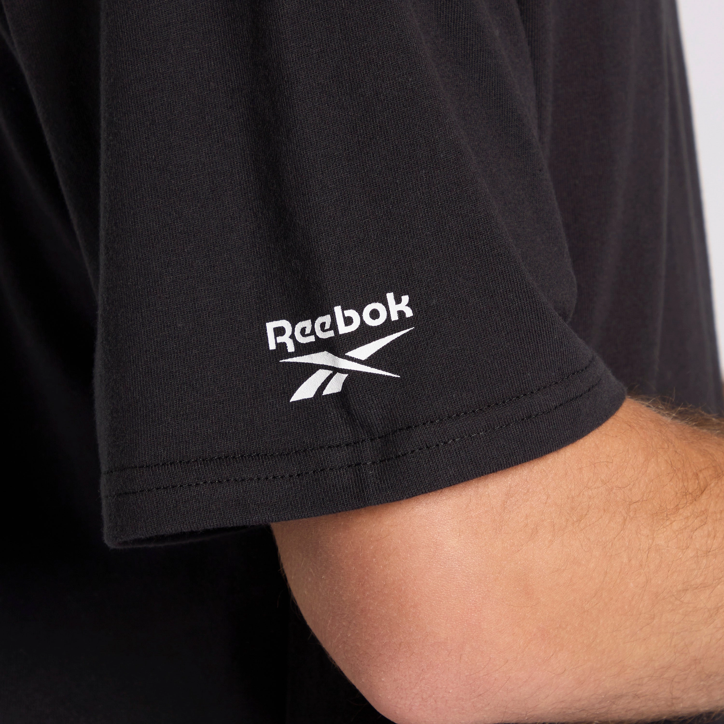 Reebok R Logo Tee Black